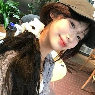 她来到我身边